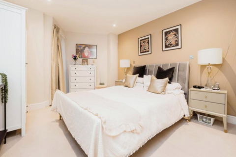 2 bedroom apartment for sale, Hollyoak House,  Loughton, Essex