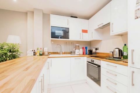 2 bedroom flat for sale, High Road, Loughton, IG10