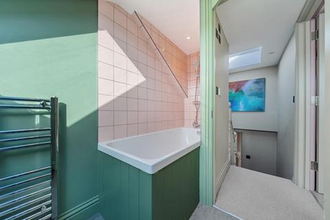 20 Waldeck Grove, London, SE27 0BE