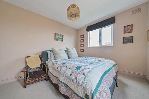 20 Waldeck Grove, London, SE27 0BE