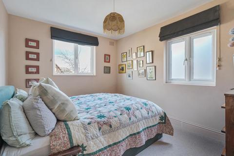 20 Waldeck Grove, London, SE27 0BE