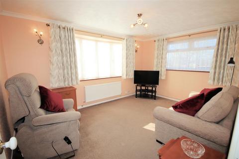 2 bedroom detached bungalow for sale, Icknield Way, Luton