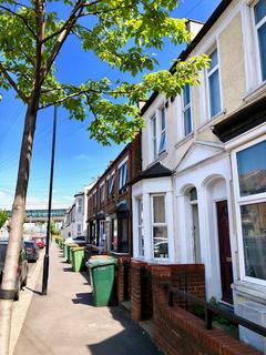 3 bedroom end of terrace house to rent, Saville Road, London E16