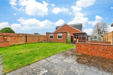 6 Flowerhill Way, Istead Rise, Gravesend, DA13 9DG