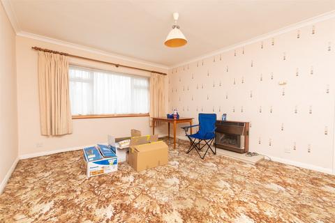 6 Flowerhill Way, Istead Rise, Gravesend, DA13 9DG