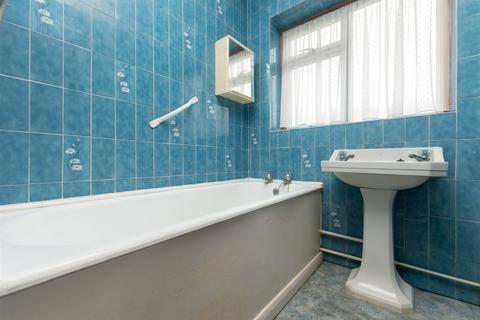 6 Flowerhill Way, Istead Rise, Gravesend, DA13 9DG