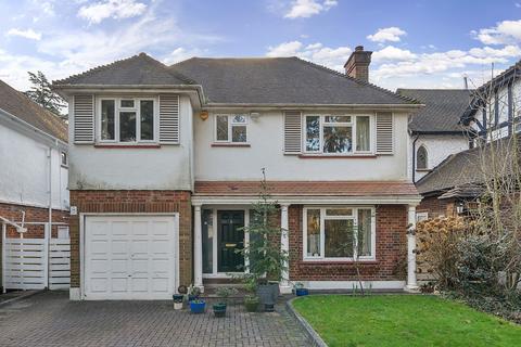 4 bedroom detached house for sale, Canons Drive, Edgware, Greater London. HA8 7RB