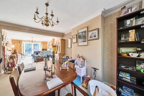 4 bedroom detached house for sale, Canons Drive, Edgware, Greater London. HA8 7RB