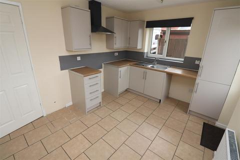 2 bedroom end of terrace house to rent, Heather Close, Oswestry