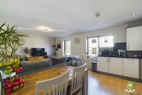 2 bedroom flat for sale, Greenlands Road, Basingstoke, Hampshire, RG24