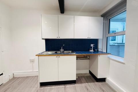2 bedroom cottage to rent, Bush Road, Cuxton