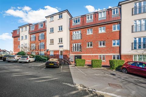 2 bedroom flat to rent, 40 Field House, Schoolgate Drive, Morden SM4