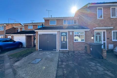 3 bedroom terraced house to rent, Daffodil Way, Chelmsford, Essex, CM1 6XB