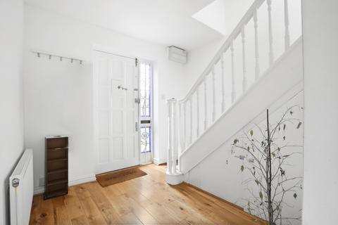 3 Hayfield Yard, London, E1 4LL