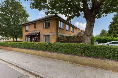 2 bedroom apartment for sale, Berryscroft Road, Staines-upon-Thames, Surrey, TW18