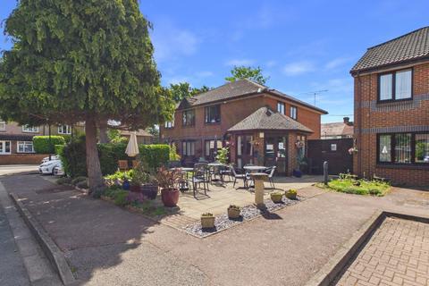 2 bedroom apartment for sale, Berryscroft Road, Staines-upon-Thames, Surrey, TW18