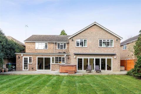 6 bedroom detached house to rent, Pine Walk, Cobham, KT11