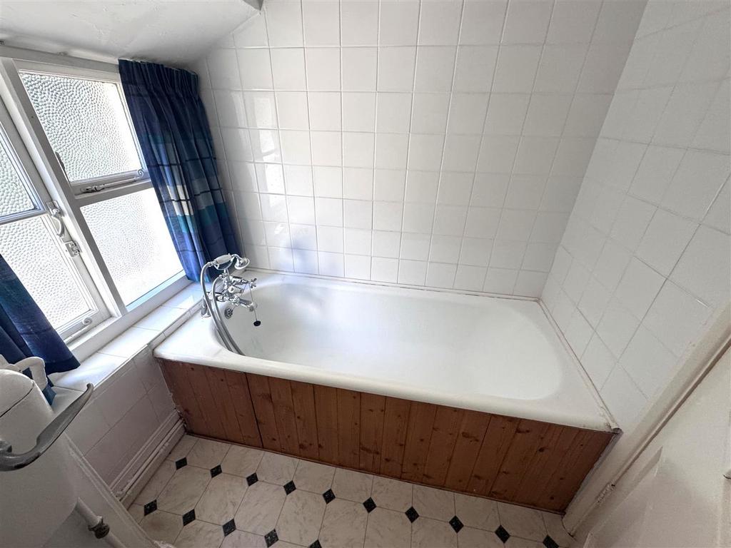 Bathroom.JPG