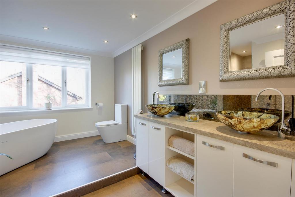 En-Suite Bathroom