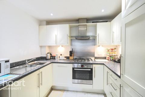 2 bedroom apartment for sale, Beacon Crescent, Hindhead