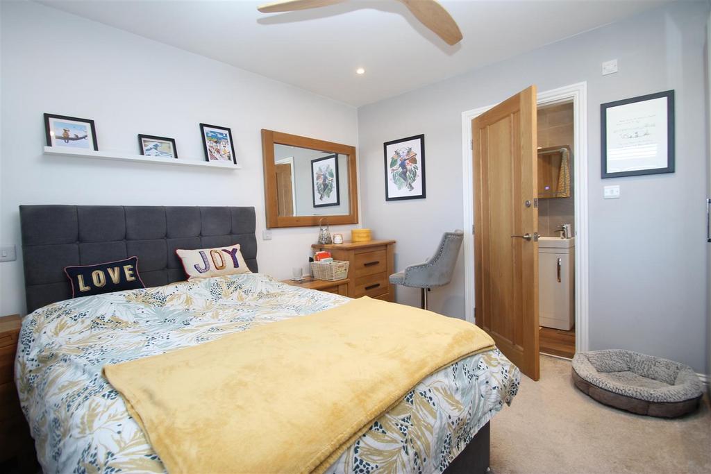 Master bedroom 2.JPG