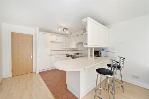 2 bedroom apartment to rent, Challenger House, Limehouse, London, E14