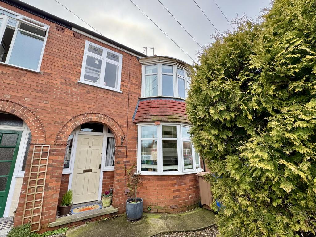 3 Bedroom Mid-Terrace House - For Sale