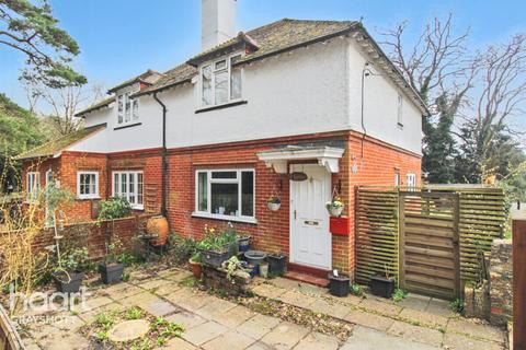 3 bedroom semi-detached house for sale, Lynton Road, Bordon