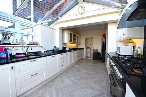 3 bedroom chalet for sale, Princess Gardens, Rochford