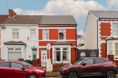 3 bedroom end of terrace house for sale, Woodlands Road, Barry