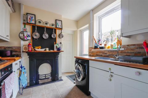 3 bedroom end of terrace house for sale, Woodlands Road, Barry