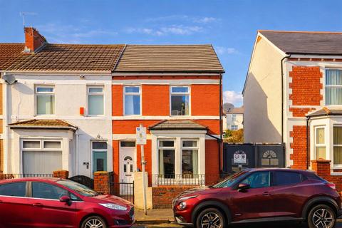 3 bedroom end of terrace house for sale, Woodlands Road, Barry