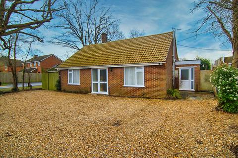 2 bedroom detached bungalow to rent, Reading Road, Winnersh, Wokingham, Berkshire