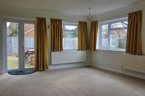 2 bedroom detached bungalow to rent, Reading Road, Winnersh, Wokingham, Berkshire