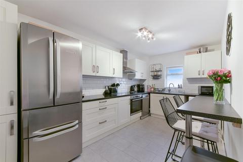 2 bedroom apartment for sale, Lyme Regis Road, Banstead