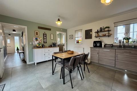 5 Oak Crescent, Burnham-on-crouch, CM0 8FP