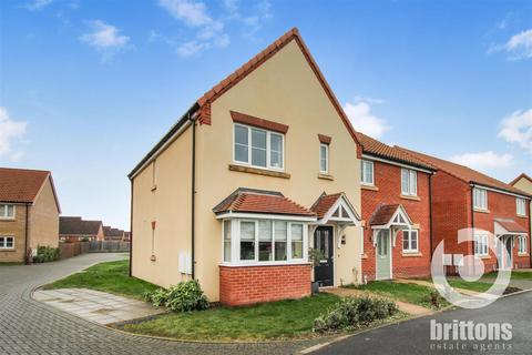 3 bedroom semi-detached house for sale, Orchard Crescent, King's Lynn