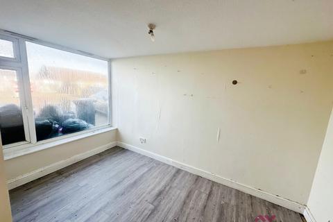 2 bedroom flat for sale, Club Parade, Seawick CO16