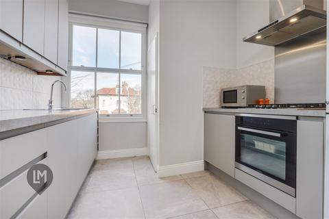 3 bedroom flat for sale, Melrose Road, London