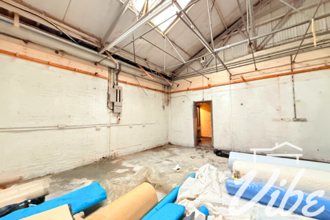 Warehouse to rent, Vale Road, London N4