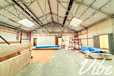 Warehouse to rent, Vale Road, London N4