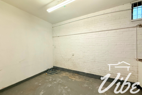 Warehouse to rent, Vale Road, London N4