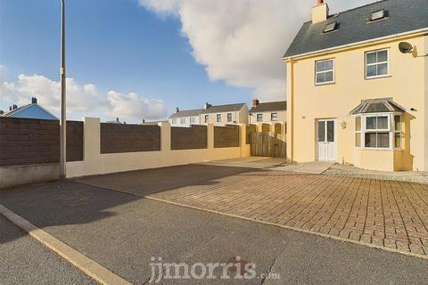 3 bedroom townhouse for sale, Victoria Court, Neyland, Milford Haven