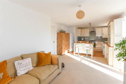 2 bedroom flat for sale, Finch Court, Trowbridge