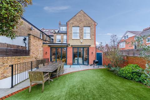 6 bedroom semi-detached house to rent, Wallingford Avenue, London