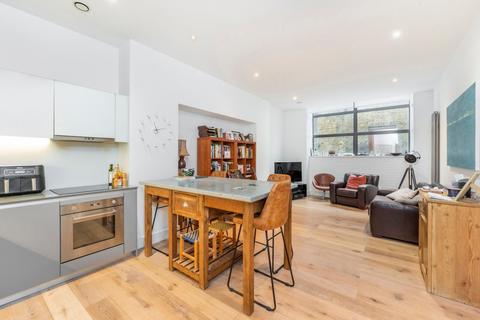 2 bedroom flat for sale, Carlow House, Carlow Street, London