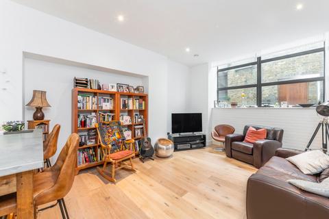 2 bedroom flat for sale, Carlow House, Carlow Street, London