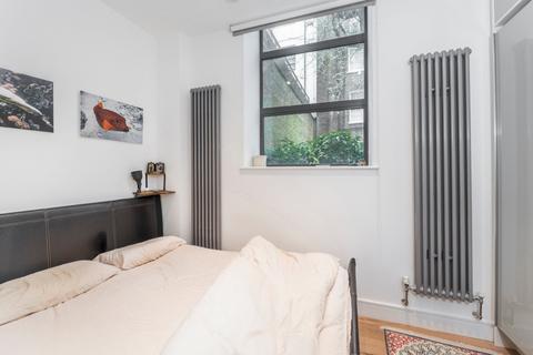 2 bedroom flat for sale, Carlow House, Carlow Street, London