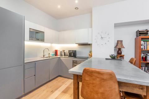 2 bedroom flat for sale, Carlow House, Carlow Street, London