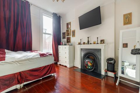 3 bedroom semi-detached house for sale, Shaftesbury Road, London